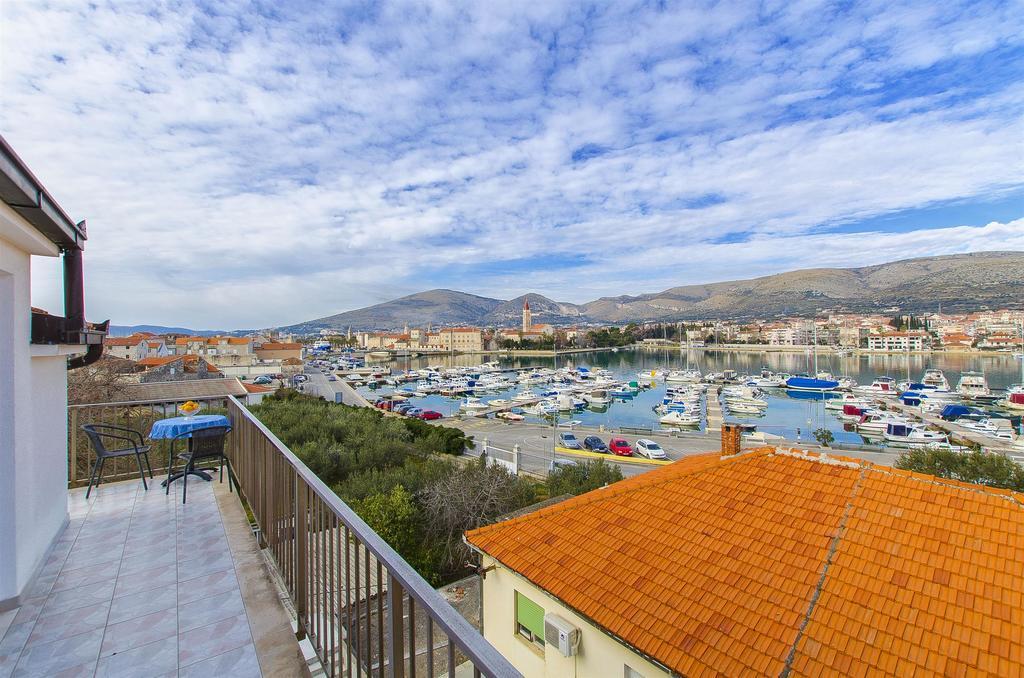 Apartments And Rooms Iva Trogir Exterior foto