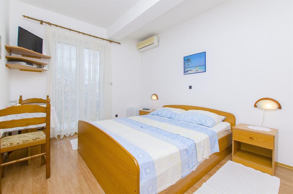 Apartments And Rooms Iva Trogir Exterior foto