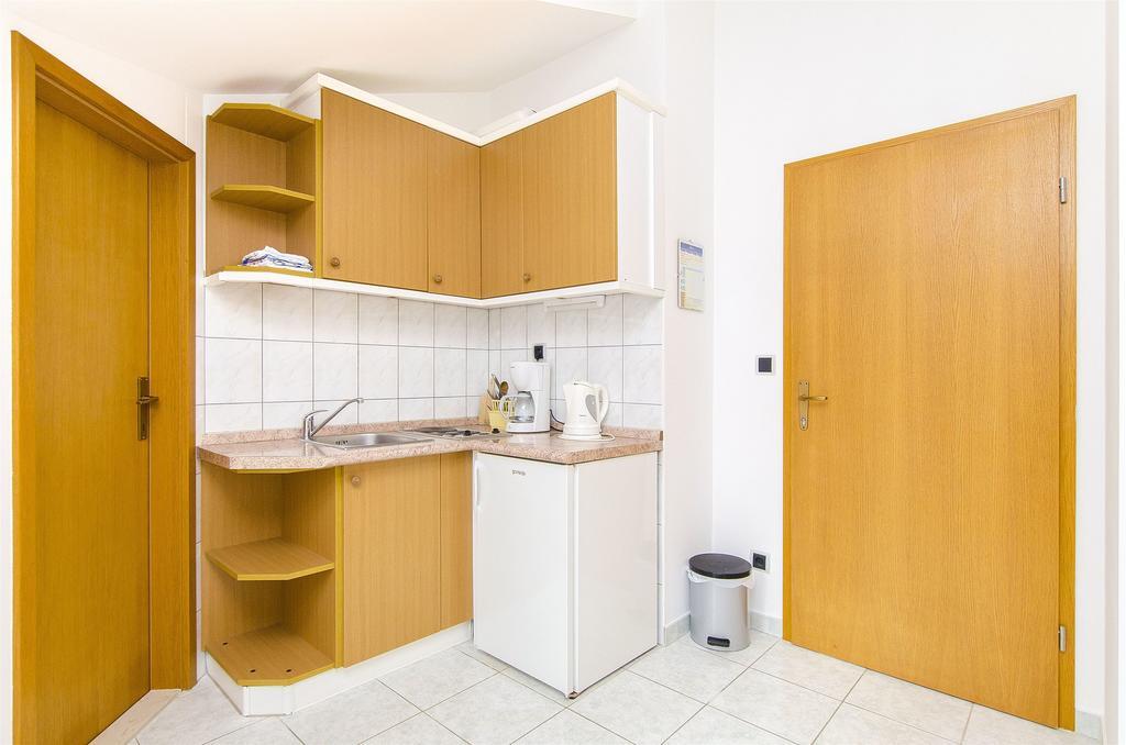 Apartments And Rooms Iva Trogir Exterior foto