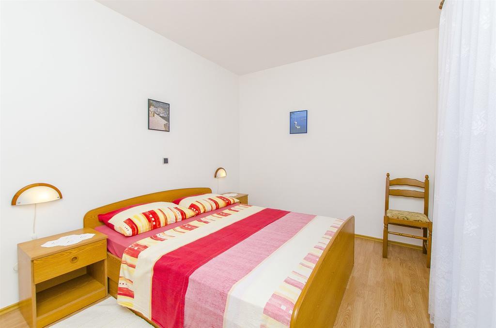 Apartments And Rooms Iva Trogir Exterior foto