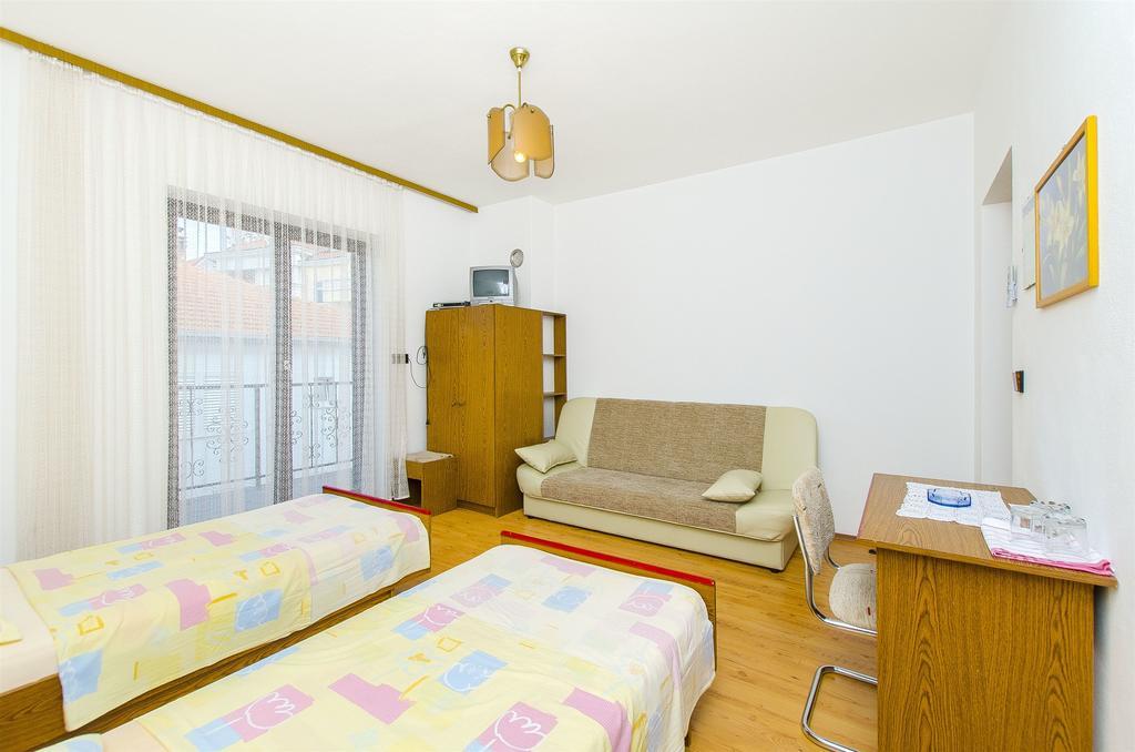 Apartments And Rooms Iva Trogir Exterior foto