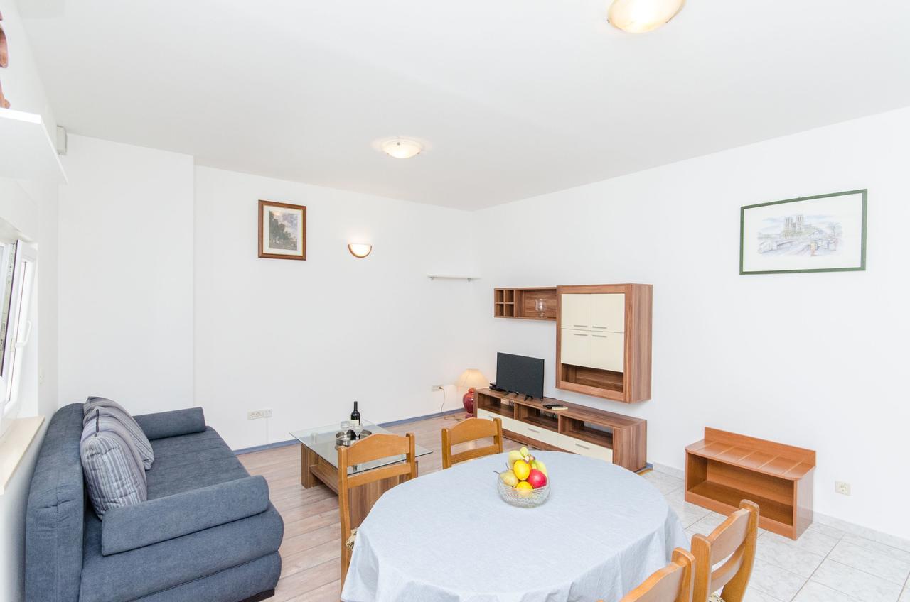 Apartments And Rooms Iva Trogir Exterior foto